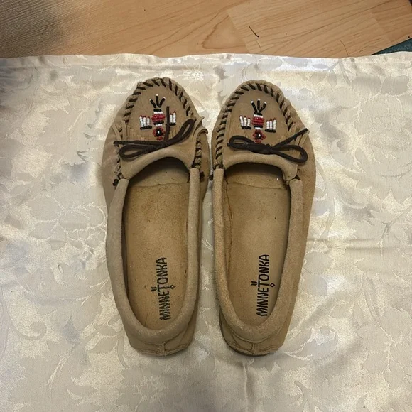 Ladies Minnetonka size 9 moccasins - Picture 8 of 8